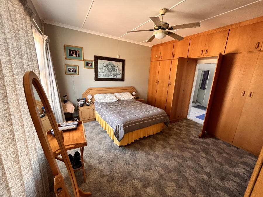 5 Bedroom Property for Sale in Lamberts Bay Western Cape
